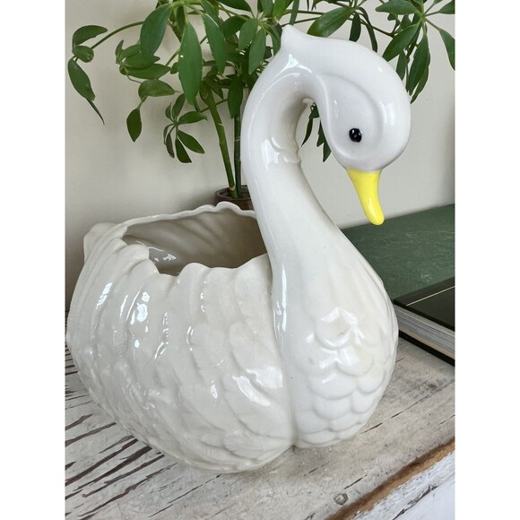 Vintage MCM Ceramic White Swan Planter With Ornately Detailed Feathers 9” x 8.5” - Picture 4 of 8